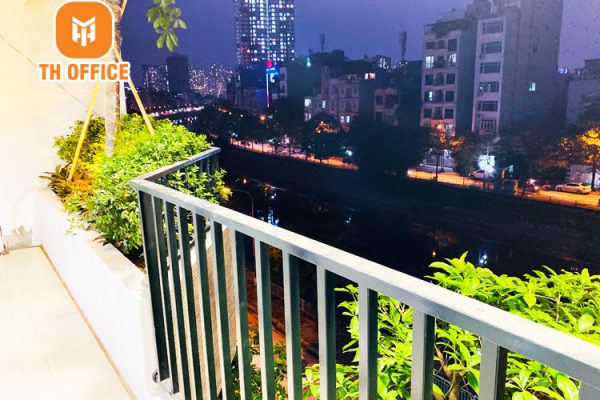 http://Ban%20công%20với%20tầm%20view%20siêu%20đẹp,%20siêu%20thoáng%20tại%20tòa%20nhà%20TH%20OFFICE%20TOWER%2018